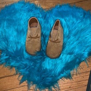 Soft butter tan kids dress shoe. Great for casual or dress wear.